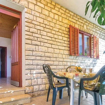 Apartment 2 Bedroom Amazing In Pula